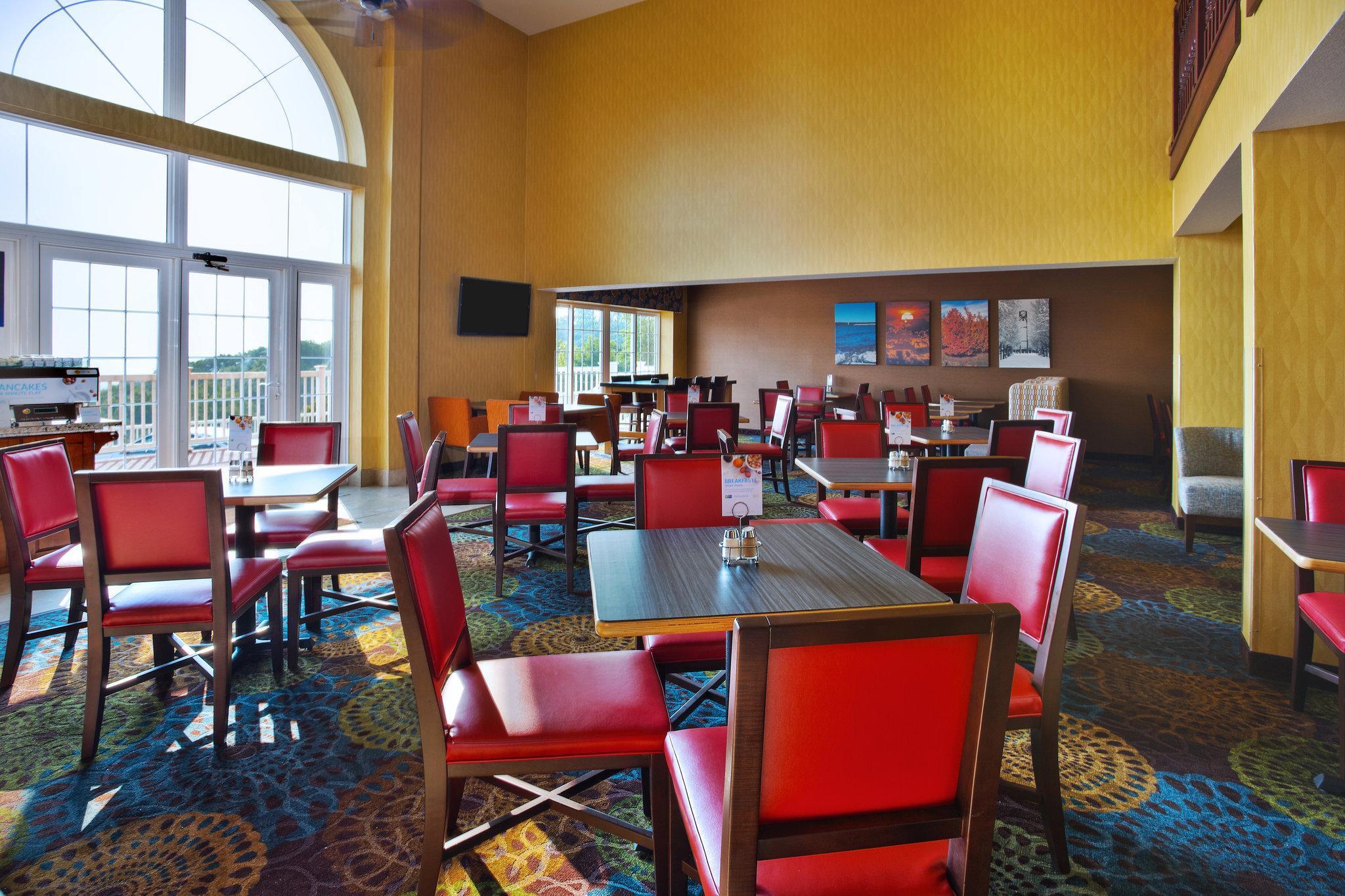 Holiday Inn Express Hotel & Suites Petoskey By Ihg Eksteriør bilde